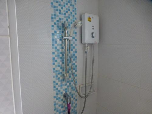 1 Double bedroom Apartment with Swimming pool security and high speed WiFi的一间浴室