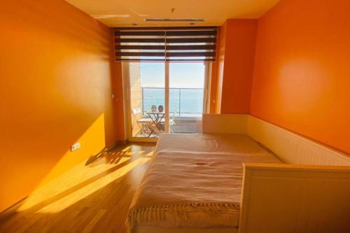 Lux 2 Room Suite Apartment With Seaview In Center客房内的一张或多张床位