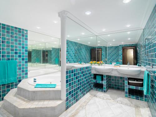 丽晶乡村俱乐部酒店的一间浴室