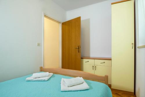 Seaview Apartment Bojan Rabac客房内的一张或多张床位