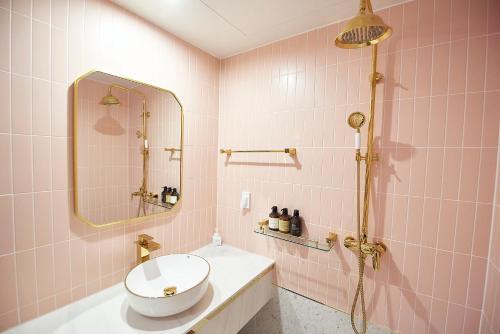Denbasta Signature Hotel的一间浴室