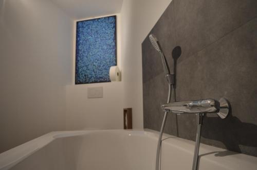 Luxury Spa Hotel - Francofolies的一间浴室