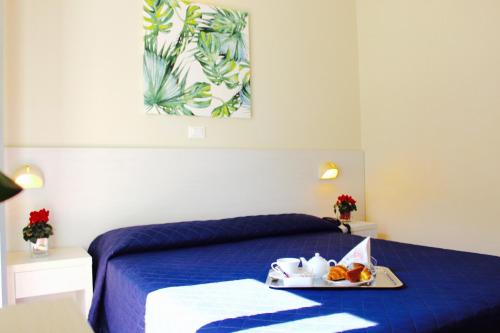 费多拉里米尼酒店客房内的一张或多张床位