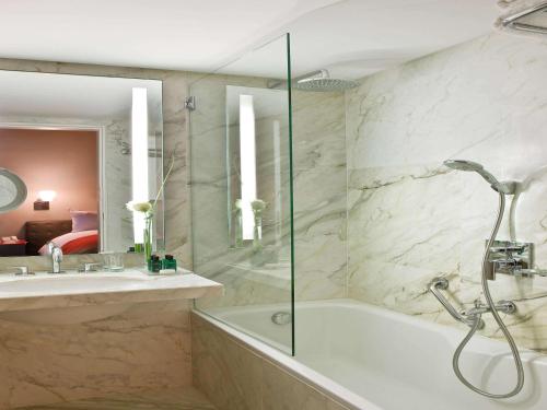 阿比让科特迪瓦索菲特酒店的一间浴室