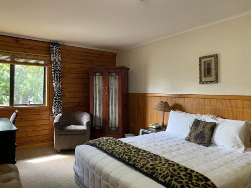 Lakefront Lodge Taupo客房内的一张或多张床位
