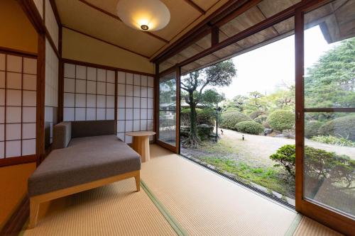 Suisui Garden Ryokan (in the Art Hotel Kokura New Tagawa)客房内的一张或多张床位