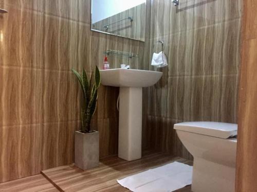 特萨拉宾馆的一间浴室