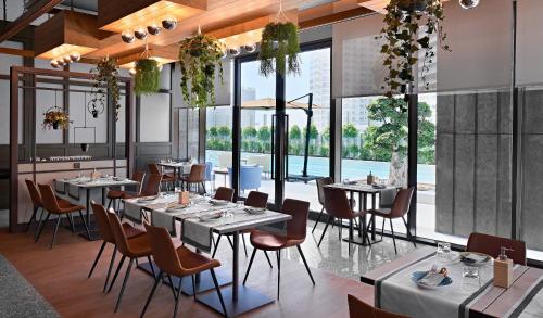 Revier Hotel - Dubai餐厅或其他用餐的地方