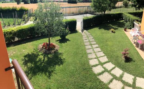 Appartamenti Il Fienile内部或周边的花园景观