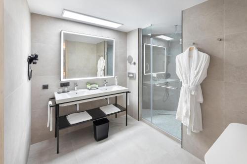 Hotel Riu Palace Jandia的一间浴室