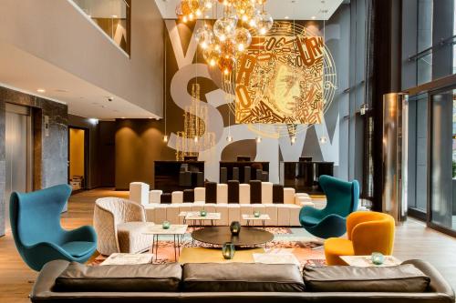 Motel One Warsaw-Chopin的休息区