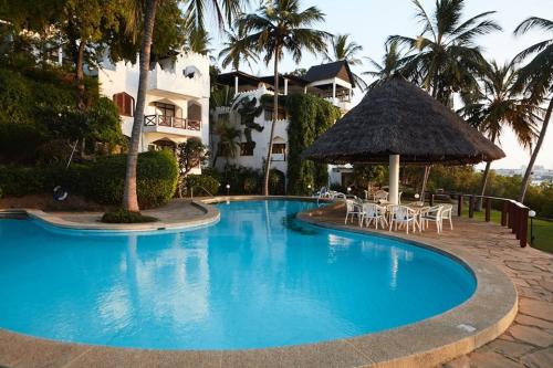 Tamarind Village Hotel Apartments内部或周边的泳池