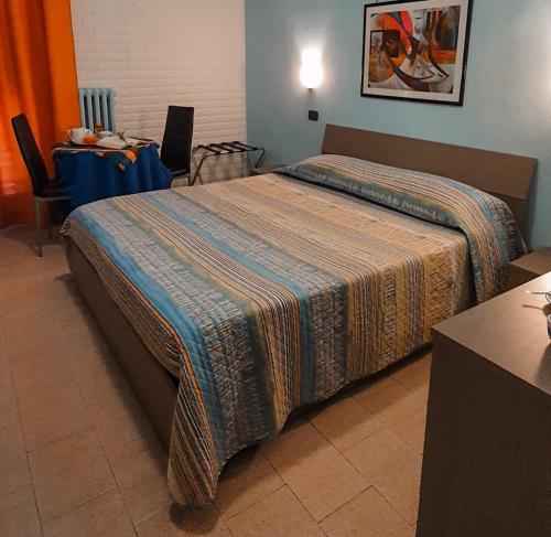 Hotel mediterraneo客房内的一张或多张床位