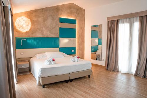 AQUA SARDINIA boutique hotel客房内的一张或多张床位