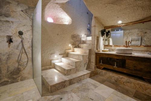 Artemis Cave Suites & Spa- Adults Only的一间浴室
