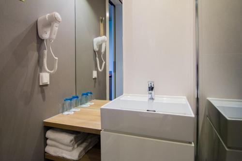 佐特尔梅 - 海牙金色郁金香酒店的一间浴室