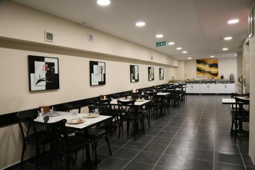 ATİK HOTEL餐厅或其他用餐的地方