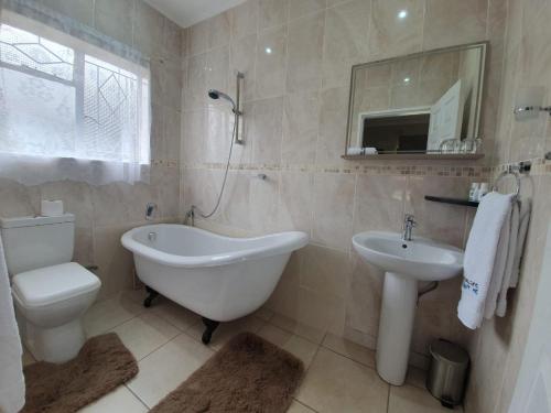 SM Africa Guest House的一间浴室