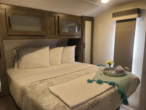 Grand Canyon RV Glamping客房内的一张或多张床位