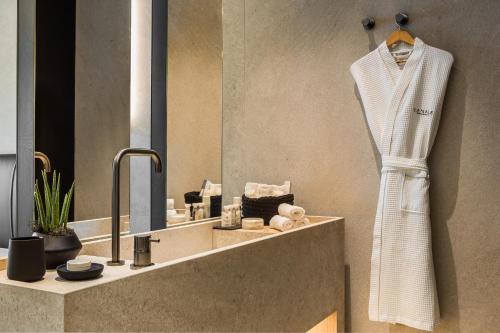 Canale Hotel & Suites的一间浴室