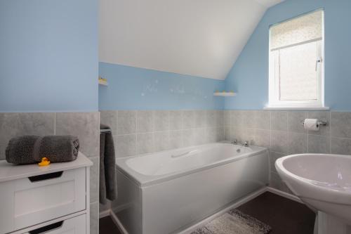 Cornish Holiday - 100 Hengar Manor的一间浴室