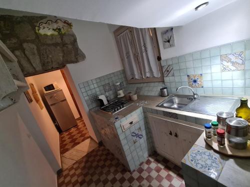 Agorà Sant’anna Apartment的厨房或小厨房