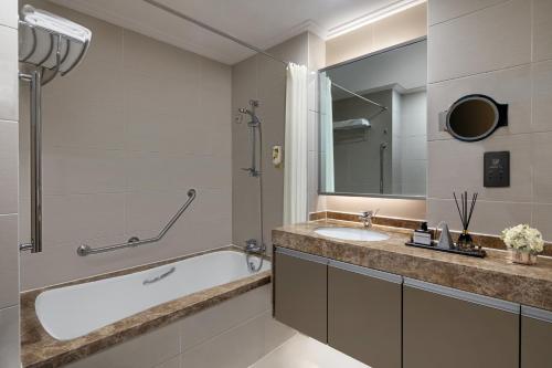 苏州盛捷绿宝广场服务公寓的一间浴室