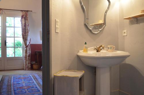Le Mas Perréal的一间浴室