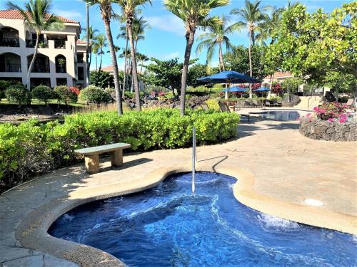 Coconut at Shores - Waikoloa Beach Resort内部或周边的泳池