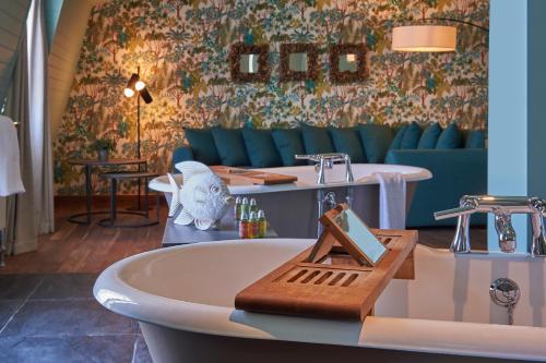 杜维酒店&布莱顿酒馆的一间浴室