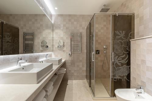 Hotel El Pilar Andalucia的一间浴室