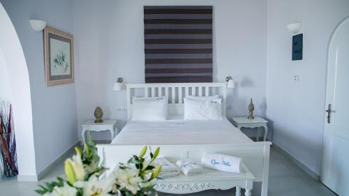 Ozar Villas Mykonos客房内的一张或多张床位
