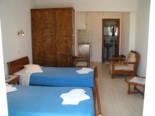 欧诺斯叶莱妮一室公寓酒店客房内的一张或多张床位
