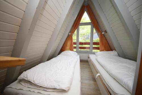 Ferienhäuser Campingplatz客房内的一张或多张床位