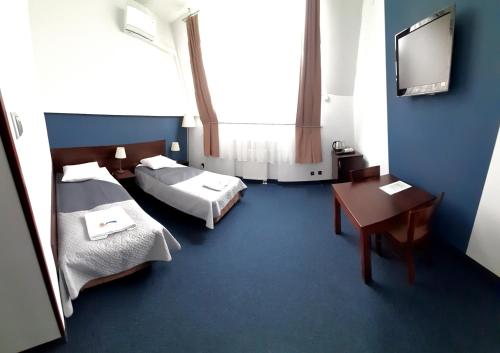 斯洛德米斯切酒店客房内的一张或多张床位