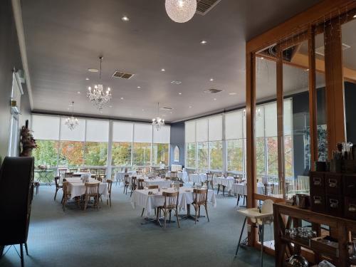 Tumbarumba Motel & Elms Restaurant餐厅或其他用餐的地方