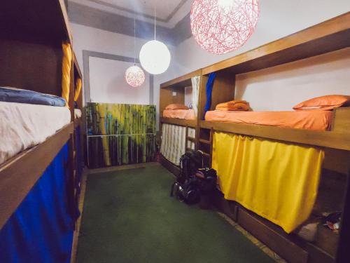 Charruas hostel客房内的一张或多张双层床