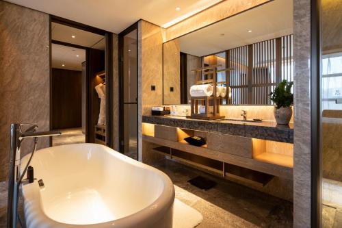 重庆金陵大饭店的一间浴室