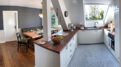 Henkieker - ländliche Ferienwohnung mit Stil的厨房或小厨房