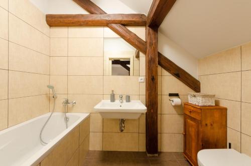 法博尔旅馆的一间浴室