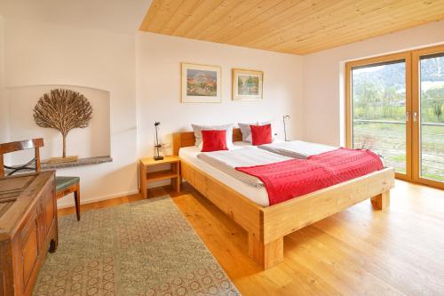 "Landhaus Panorama" - Luxuriöse Ferienwohnungen in bester Lage für gehobene Ansprüche客房内的一张或多张床位