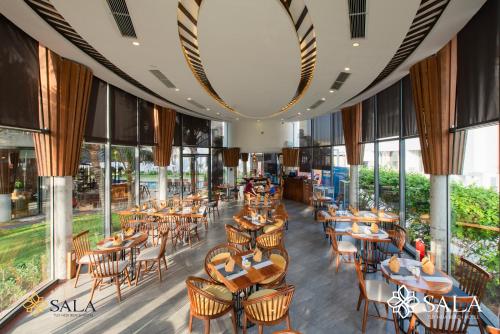 Sala Tuy Hoa Beach Hotel餐厅或其他用餐的地方