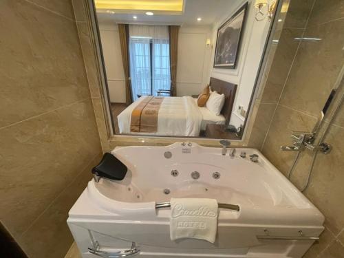 Camellia Luxury Hotel Tam Đảo的一间浴室