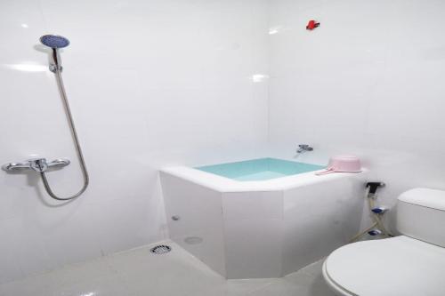 卡蒂卡伊斯兰教旅馆的一间浴室