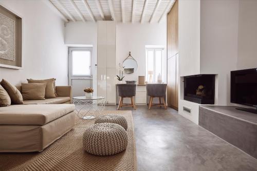 Elaia Luxury Suites Mykonos的休息区