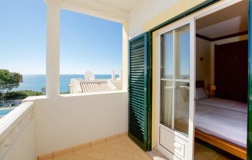 拉戈阿Casa Sol - Vista Mar - Praia Benagil的海景阳台。