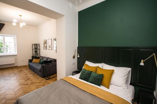 Apartamenty FRETA4 Warsaw Old Town Apartments Warszawa Stare Miasto客房内的一张或多张床位