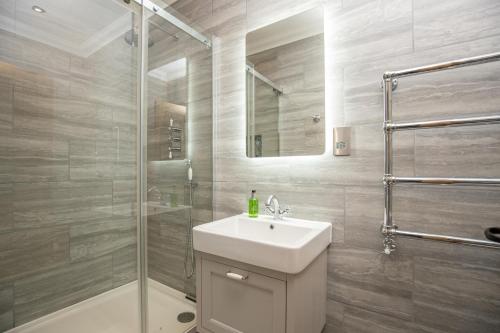 Exclusive Holiday Accommodation - Bancoft Cottage的一间浴室