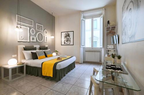 佛罗伦萨佛罗伦萨中心3B住宿加早餐旅馆的一间卧室配有一张黄色毯子床