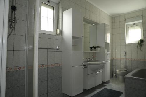 Apartmani Delač的一间浴室